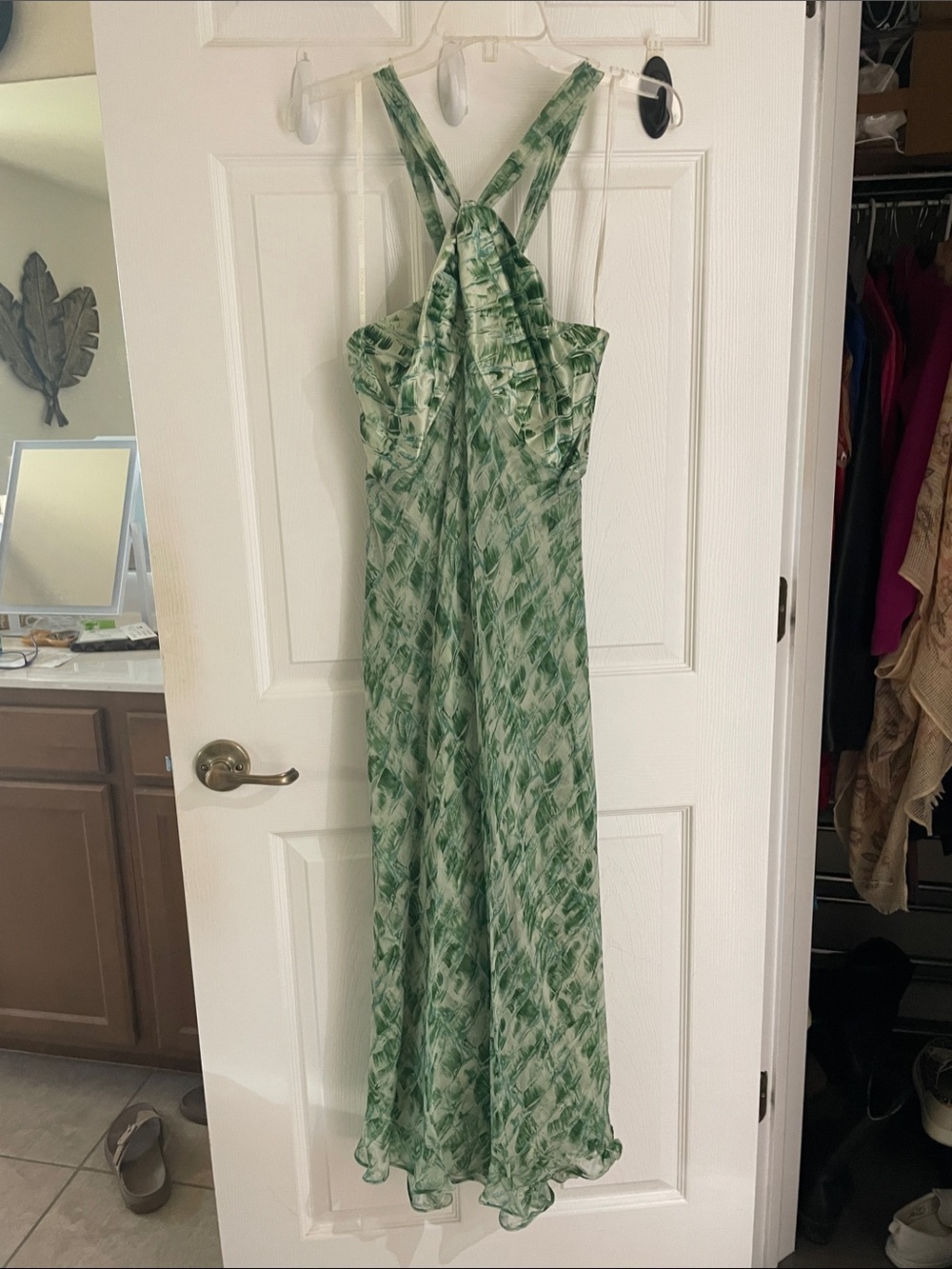 Donna Ricco Green Printed Cross-Back Maxi Dress